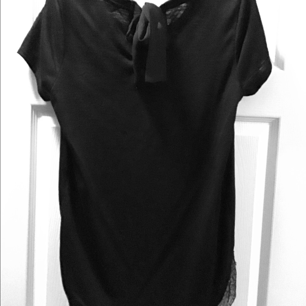🖤 Lauren Conrad top 🎀 Back tie with lace! Medium